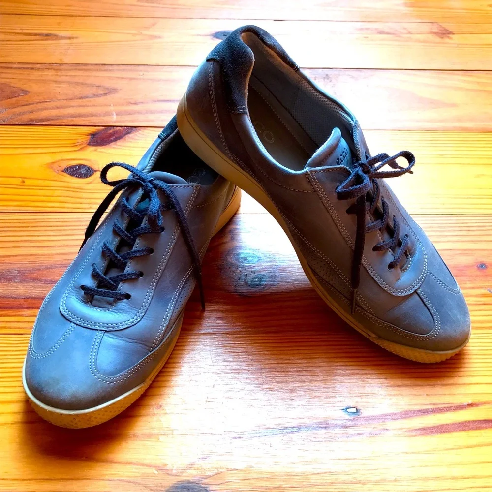 Ecco Light Blue Leather Sneakers, EUC, 39/8.5 - Picture 1 of 10